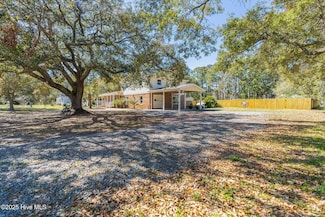 511 E Moore St, Southport, NC 28461
