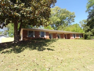 403 Ridgewood St, Vicksburg, MS 39180