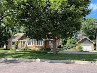 201 5th Ave N, Lakefield, MN 56150