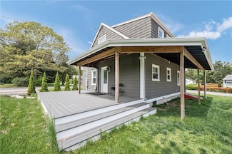 728 Stafford Rd, Tiverton, RI 02878