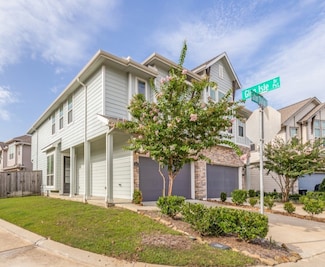 214 Fulton Station Dr, Houston, TX 77009