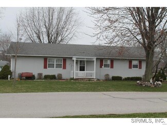 16962 Meadow Ln, Carlinville, IL 62626