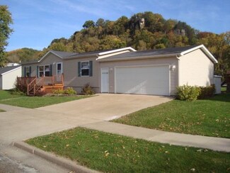 513 W Dewey St, Cassville, WI 53806