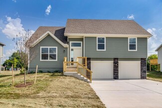 10293 Lucca Ln, Peculiar, MO 64078