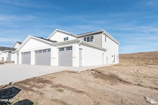 4111 Platinum St, Bismarck, ND 58503