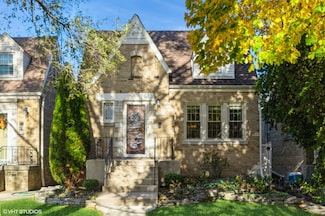 4854 W Balmoral Ave, Chicago, IL 60630