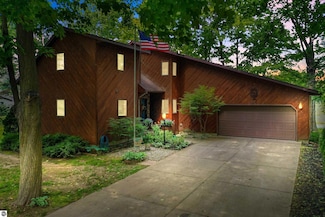 525 Grove St, Lake City, MI 49651