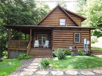 5609 Hurricane Creek Rd, Hurricane, WV 25526