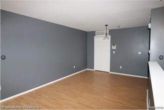 15652 Stone Crossing Dr Unit 17, Southfield, MI 48075
