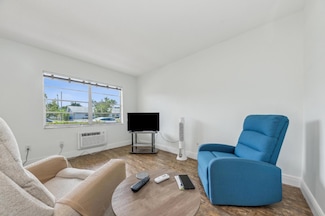 2111 NE 56th St Unit 106, Fort Lauderdale, FL 33308