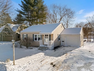 48 Longfellow St, Westbrook, ME 04092