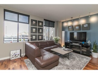 418 6th Ave Unit 902, Des Moines, IA 50309