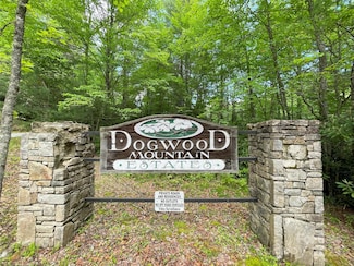 72 Emma Bri Ln, Penrose, NC 28766