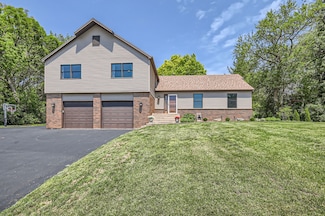 1718 Rosewood Ln, Johnsburg, IL 60051