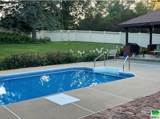 14 Elmwood Dr, Mapleton, IA 51034