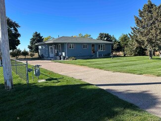 11420 S Hilltop Rd, Doniphan, NE 68832