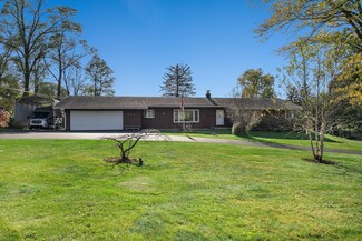 28W171 Garys Mill Rd, Winfield, IL 60190