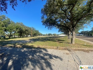 1902 E North St, Victoria, TX 77901
