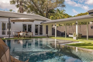 901 NW 7th Street Rd, Miami, FL 33136