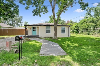 602 S 3rd St Unit D, La Porte, TX 77571