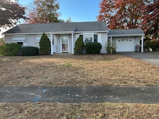 17 Giffin Place, Feeding Hills, MA 01030