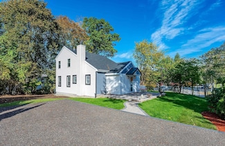 49 Millville St, Salem, NH 03079