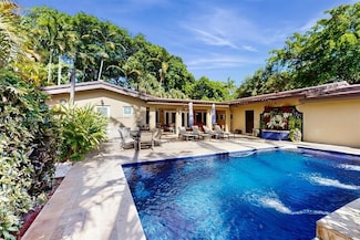2920 Columbus Blvd, Coral Gables, FL 33134