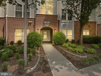 1511 N Point Dr Unit 304, Reston, VA 20194