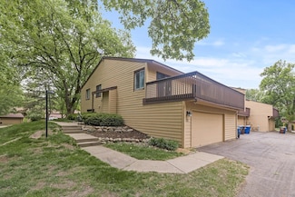 135 W Eagle Lake Dr, Maple Grove, MN 55369