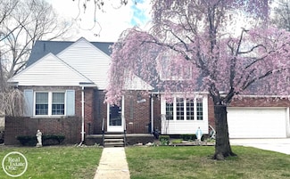 1553 Huntington Blvd, Grosse Pointe Woods, MI 48236