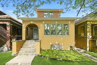6131 N Rockwell St, Chicago, IL 60659