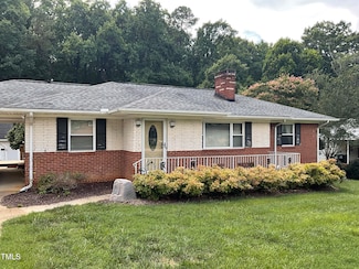 5924 Woodcrest Dr, Raleigh, NC 27603