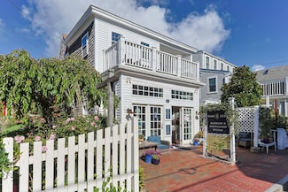 140 Commercial St, Provincetown, MA 02657