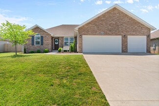 518 E Logan St, Willard, MO 65781