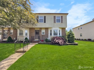 8 Fern Ct, Sayreville, NJ 08872
