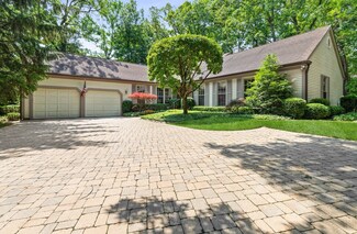 239 Buckminster Ct, Lake Bluff, IL 60044
