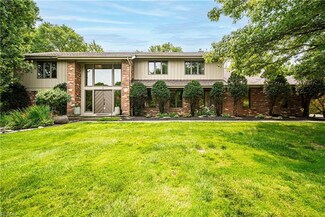 11 Daisy Ln, Cleveland, OH 44124