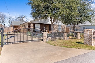 311 E 9th St, Ferris, TX 75125