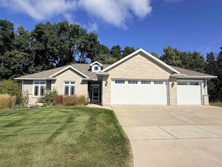 3327 Largo Ridge Dr, Green Bay, WI 54311