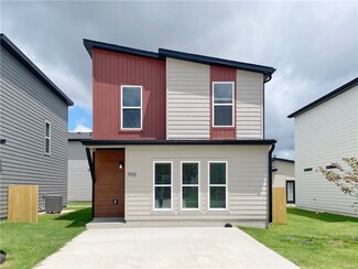 900 Massachusetts Ave, Bentonville, AR 72713