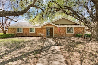 812 Stonelake Dr, Cleburne, TX 76033