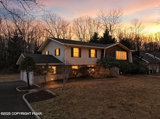 5 Cedar Rd, Mount Pocono, PA 18344