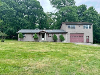 3039 Earl L Core Rd, Morgantown, WV 26508