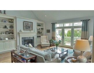 9 Graystone Cir Unit 9, Winchester, MA 01890