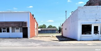 206 E North Ave, Flora, IL 62839