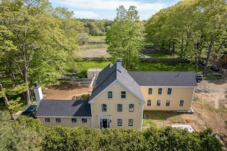 31 Apple St, Essex, MA 01929
