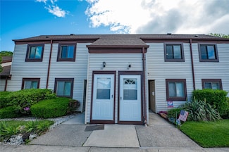 24 Monet Ct Unit 24, Middle Island, NY 11953