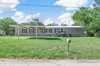 1905 Halsell St, Bridgeport, TX 76426