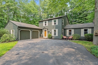 8701 Welwyn Ln, Baldwinsville, NY 13027