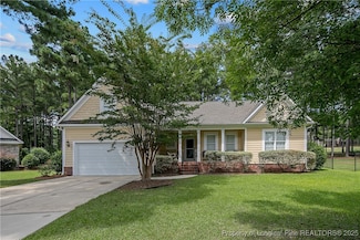 21 Rolling Pines Dr, Spring Lake, NC 28390